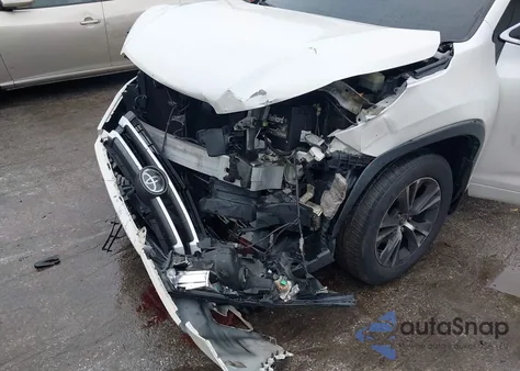 2018 Toyota Highlander Le/Le Plus z USA, uszkodzony, nr VIN 5TDBZRFH4JS495995